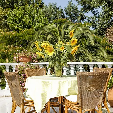 Alexandros Hotel