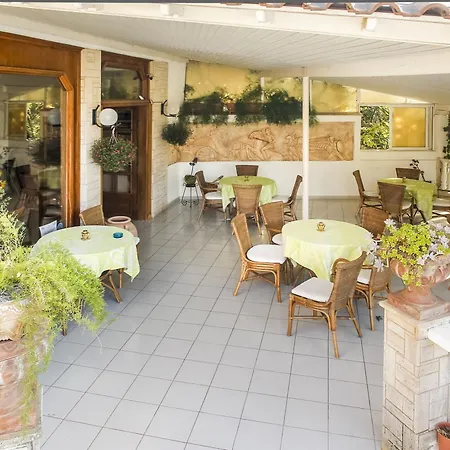 Alexandros Hotel 2*