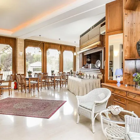Alexandros Hotel