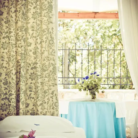 Alexandros Hotel 2*