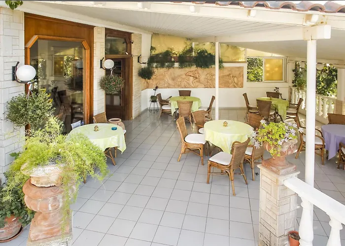 Alexandros Hotel 2*
